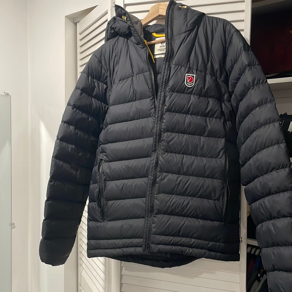 Fjallraven Mens size M Navy Expedition Pack  Hoodie